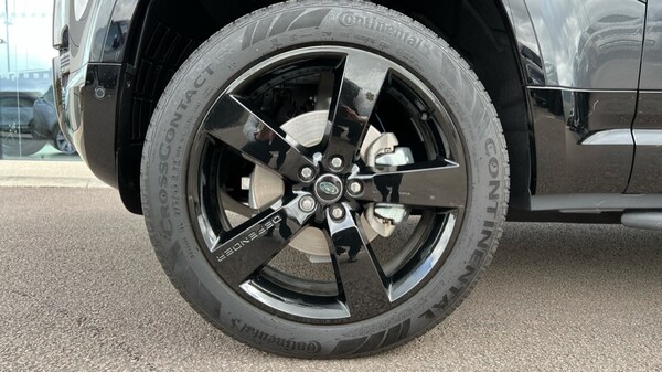 Used Land Rover Defender 2025 for sale - 76086705: Photo 32