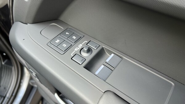 Used Land Rover Defender 2025 for sale - 76086705: Photo 36