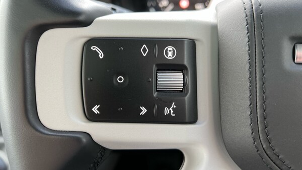 Used Land Rover Defender 2025 for sale - 76086705: Photo 37
