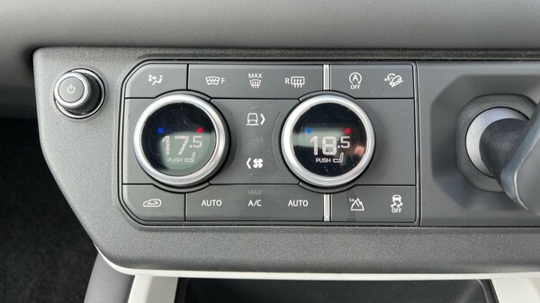 Used Land Rover Defender 2025 for sale - 76086705: Photo 43