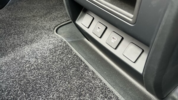 Used Land Rover Defender 2025 for sale - 76086705: Photo 50