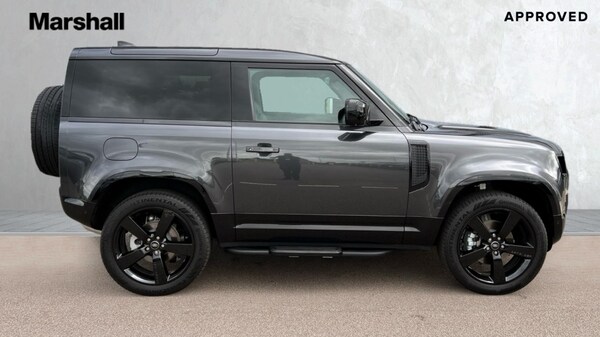 Used Land Rover Defender 2025 for sale - 76086705: Photo 5