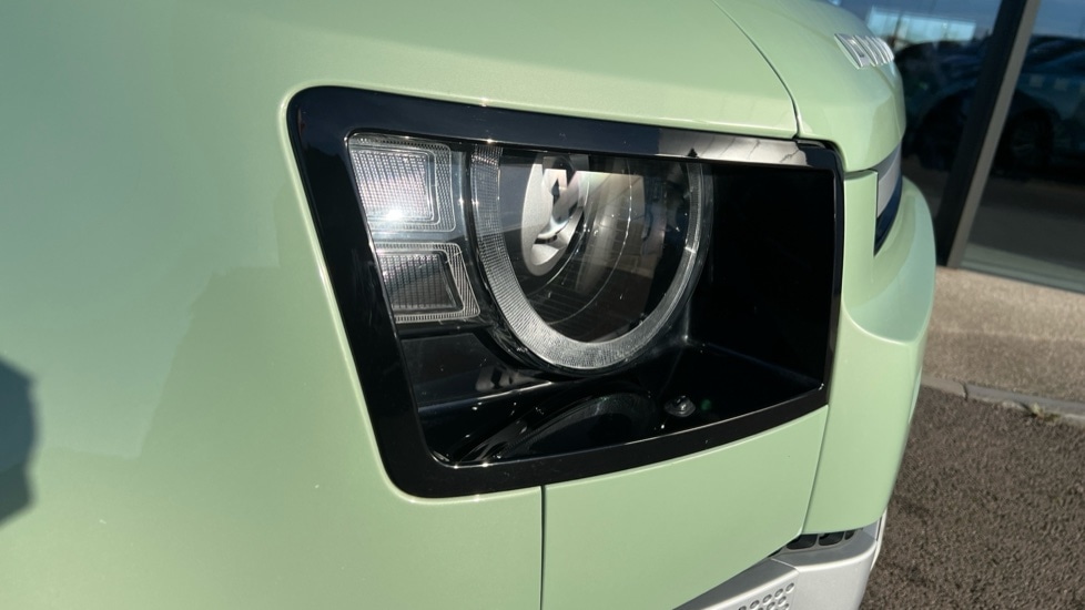 Used Land Rover Defender 2023 for sale - 76873817: Photo 17