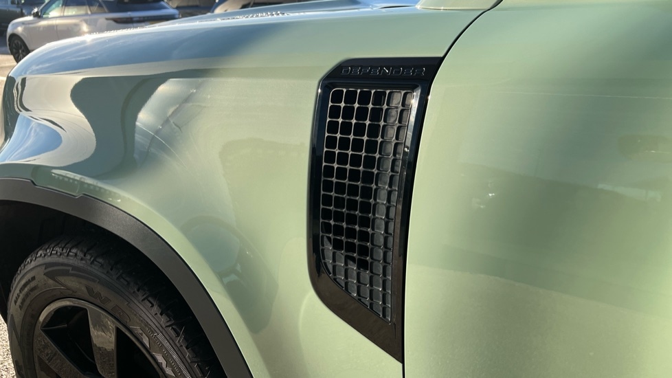 Used Land Rover Defender 2023 for sale - 76873817: Photo 20