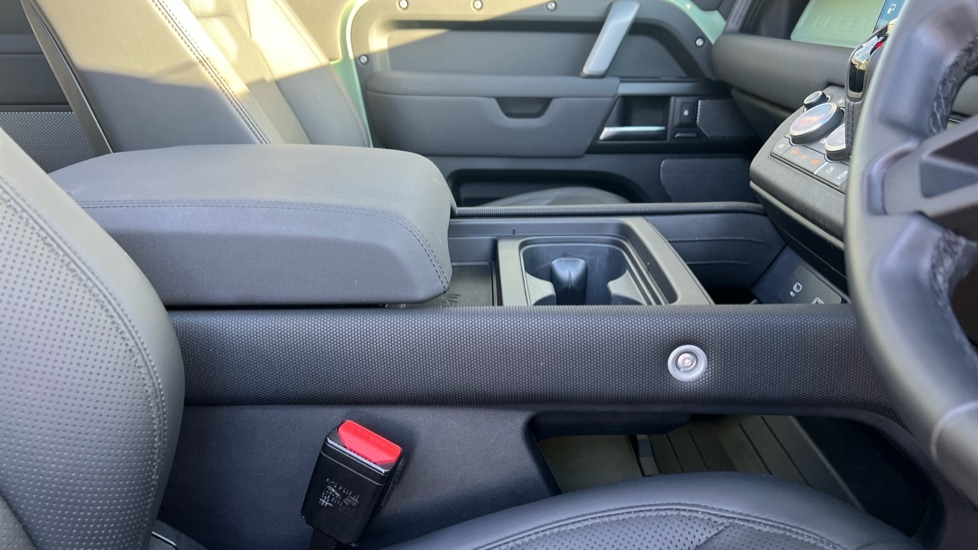 Used Land Rover Defender 2023 for sale - 76873817: Photo 22