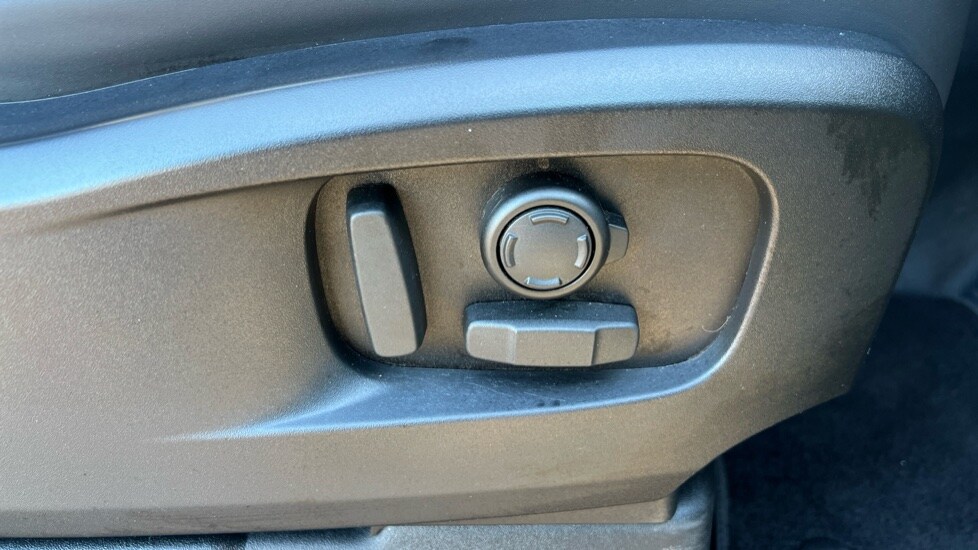 Used Land Rover Defender 2023 for sale - 76873817: Photo 23