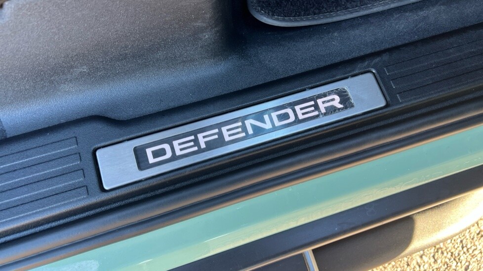 Used Land Rover Defender 2023 for sale - 76873817: Photo 24