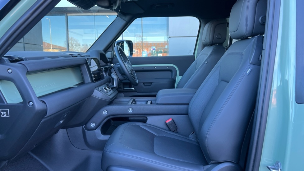 Used Land Rover Defender 2023 for sale - 76873817: Photo 3