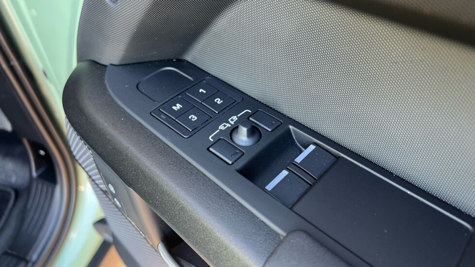 Used Land Rover Defender 2023 for sale - 76873817: Photo 35