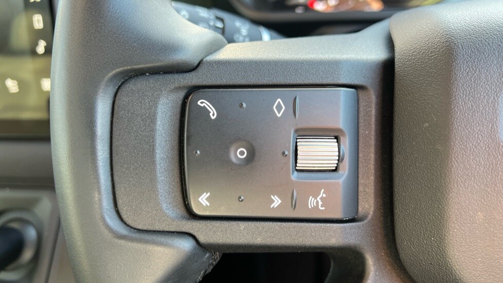 Used Land Rover Defender 2023 for sale - 76873817: Photo 37