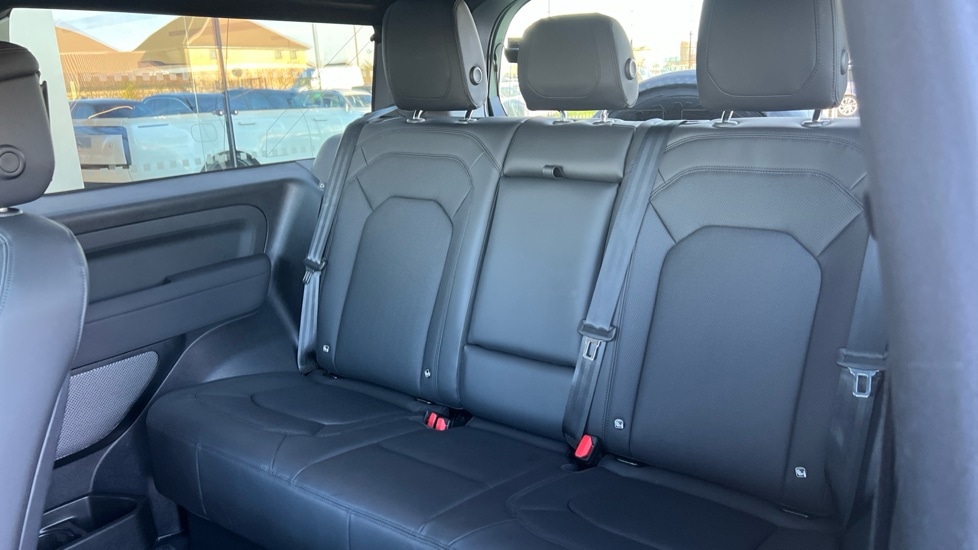 Used Land Rover Defender 2023 for sale - 76873817: Photo 4