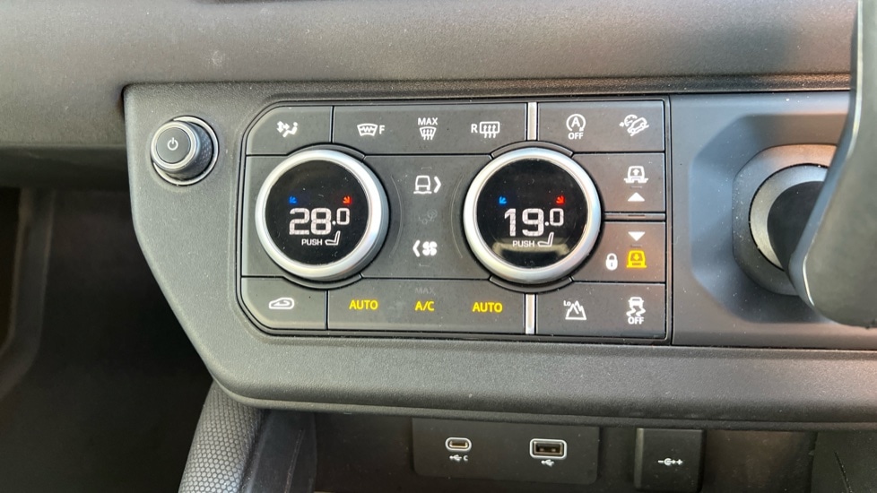 Used Land Rover Defender 2023 for sale - 76873817: Photo 44