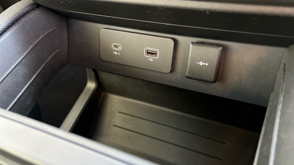 Used Land Rover Defender 2023 for sale - 76873817: Photo 49