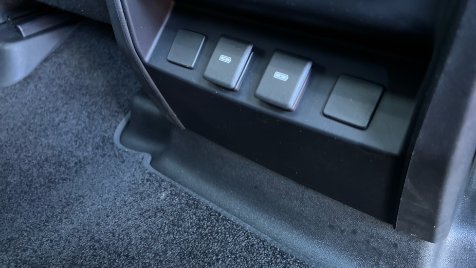 Used Land Rover Defender 2023 for sale - 77057908: Photo 52