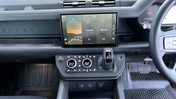 Used Land Rover Defender 2023 for sale - 75692038: Photo 29