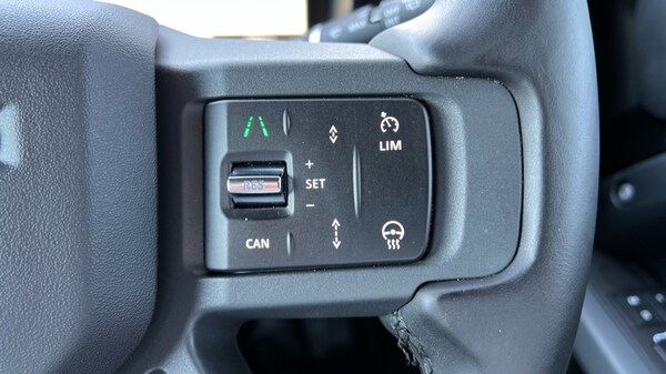 Used Land Rover Defender 2023 for sale - 75692038: Photo 36