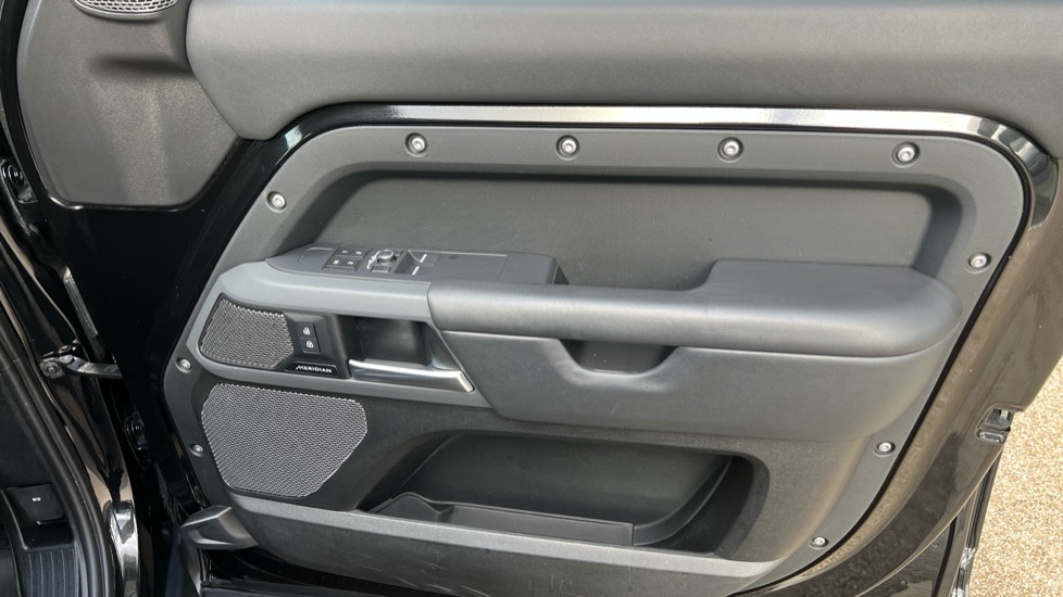 Used Land Rover Defender 2023 for sale - 76575083: Photo 22