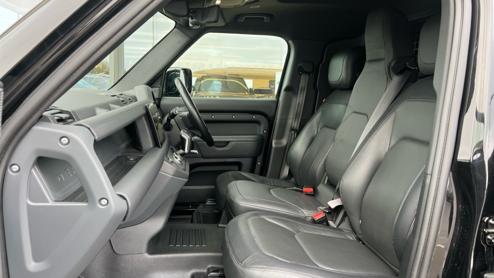 Used Land Rover Defender 2023 for sale - 76575083: Photo 3