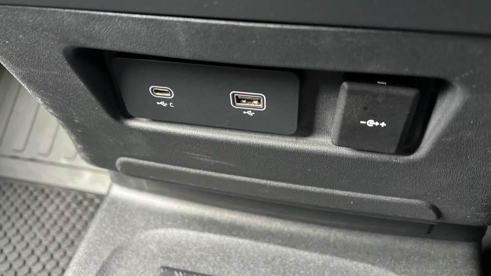 Used Land Rover Defender 2023 for sale - 76575083: Photo 44