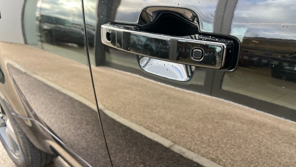 Used Land Rover Defender 2023 for sale - 76575083: Photo 45