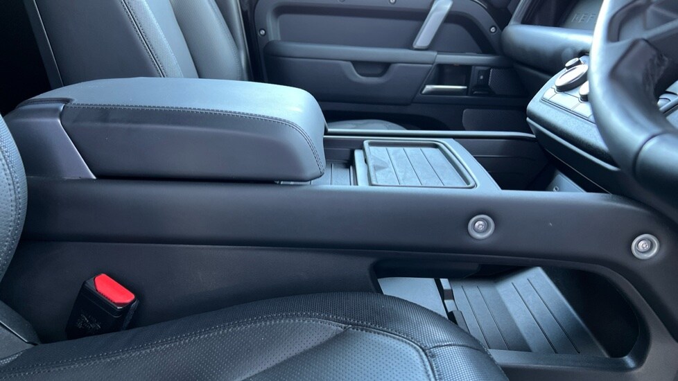 Used Land Rover Defender 2023 for sale - 76869126: Photo 21