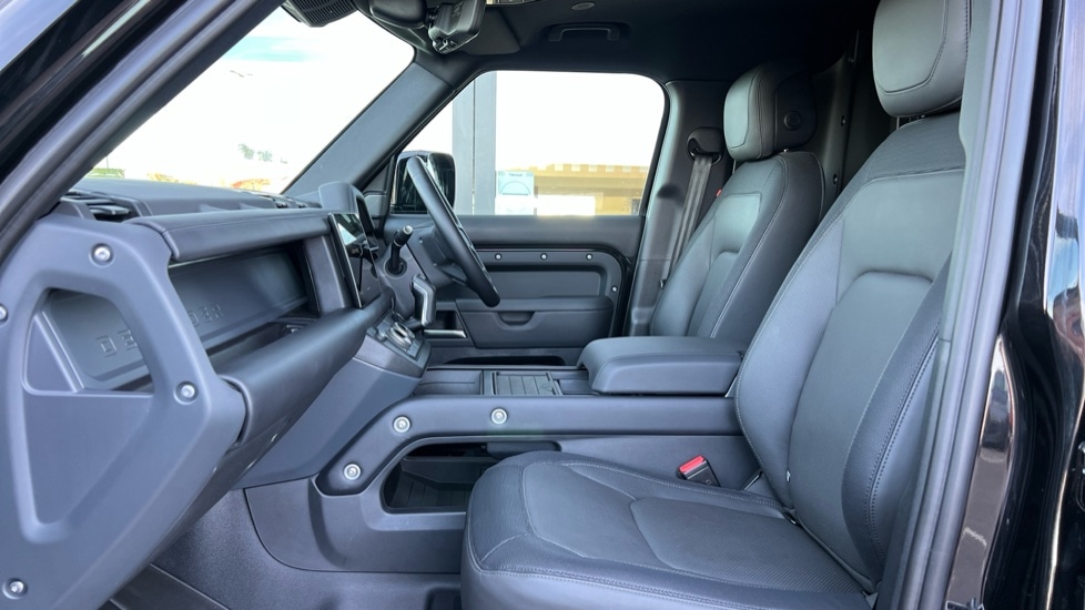 Used Land Rover Defender 2023 for sale - 76869126: Photo 3