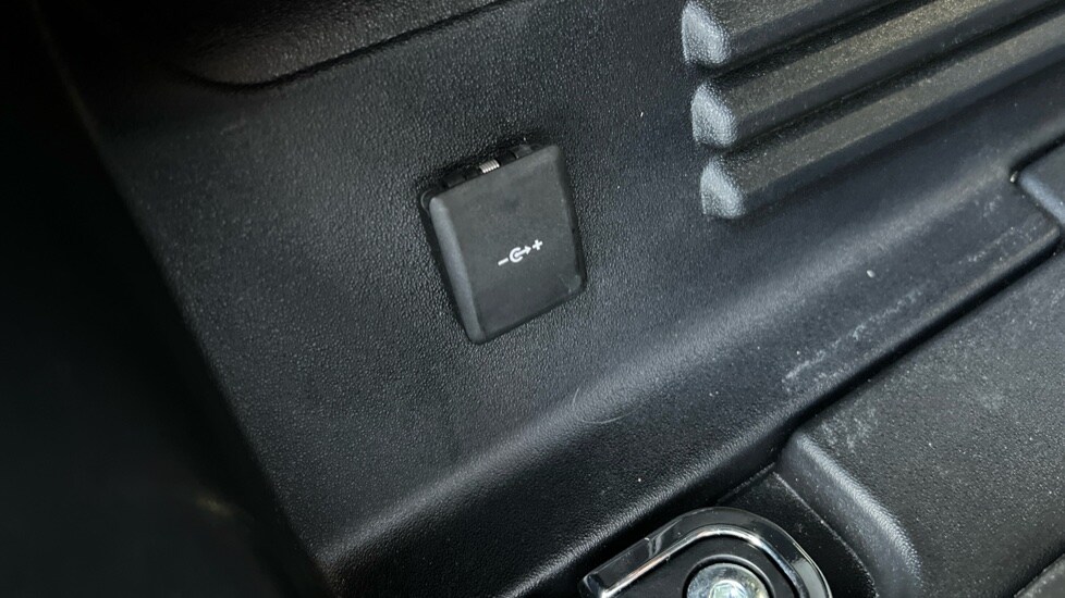 Used Land Rover Defender 2023 for sale - 76869126: Photo 55