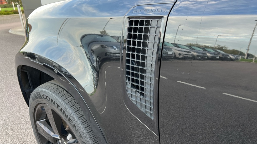 Used Land Rover Defender 2024 for sale - 76871543: Photo 20