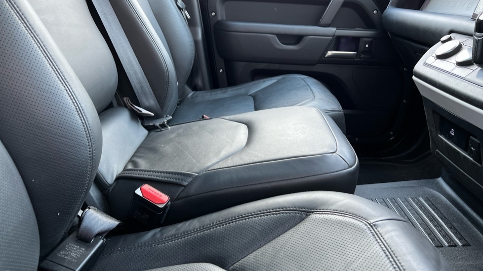 Used Land Rover Defender 2024 for sale - 76871543: Photo 22