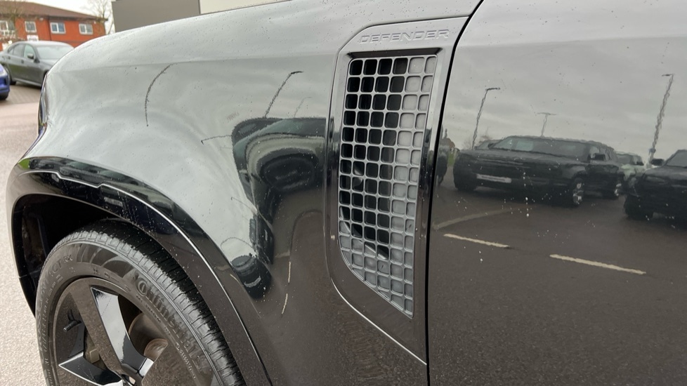 Used Land Rover Defender 2024 for sale - 76966787: Photo 20