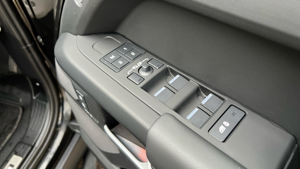 Used Land Rover Defender 2024 for sale - 76966787: Photo 22