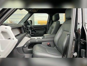 Used Land Rover Defender 2024 for sale - 76966787: Photo