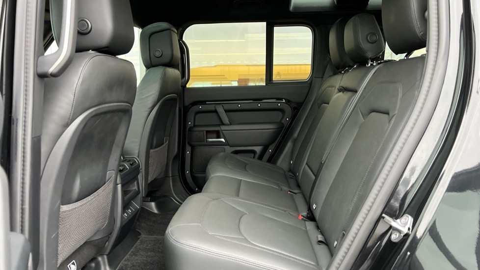 Used Land Rover Defender 2024 for sale - 76966787: Photo 4
