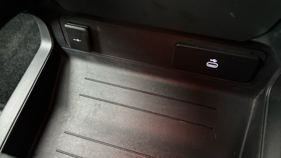 Used Land Rover Defender 2024 for sale - 76966787: Photo 46