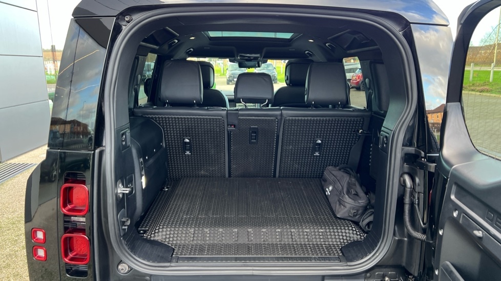 Used Land Rover Defender 2024 for sale - 76937533: Photo 10