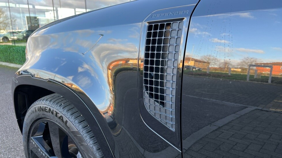 Used Land Rover Defender 2024 for sale - 76937533: Photo 20