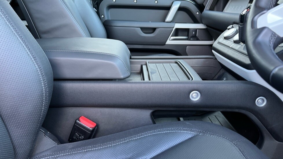 Used Land Rover Defender 2024 for sale - 76937533: Photo 22