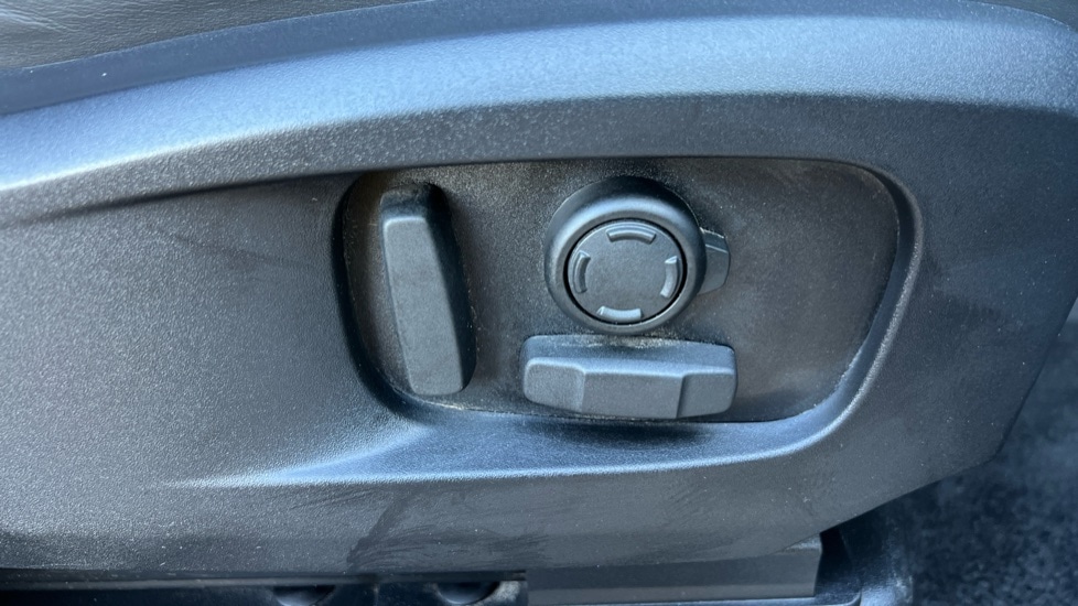 Used Land Rover Defender 2024 for sale - 76937533: Photo 23