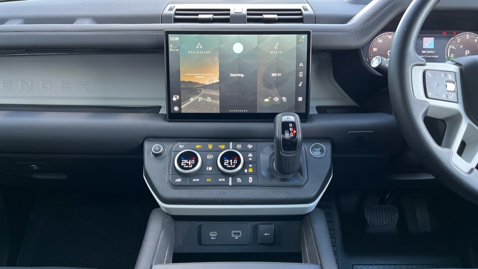 Used Land Rover Defender 2024 for sale - 76937533: Photo 29