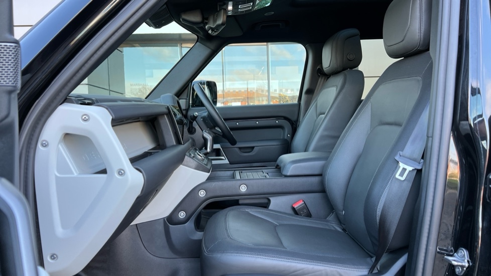 Used Land Rover Defender 2024 for sale - 76937533: Photo 3