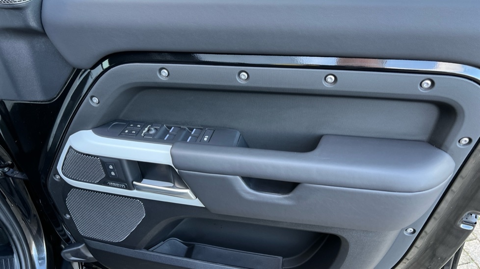 Used Land Rover Defender 2024 for sale - 76937533: Photo 34