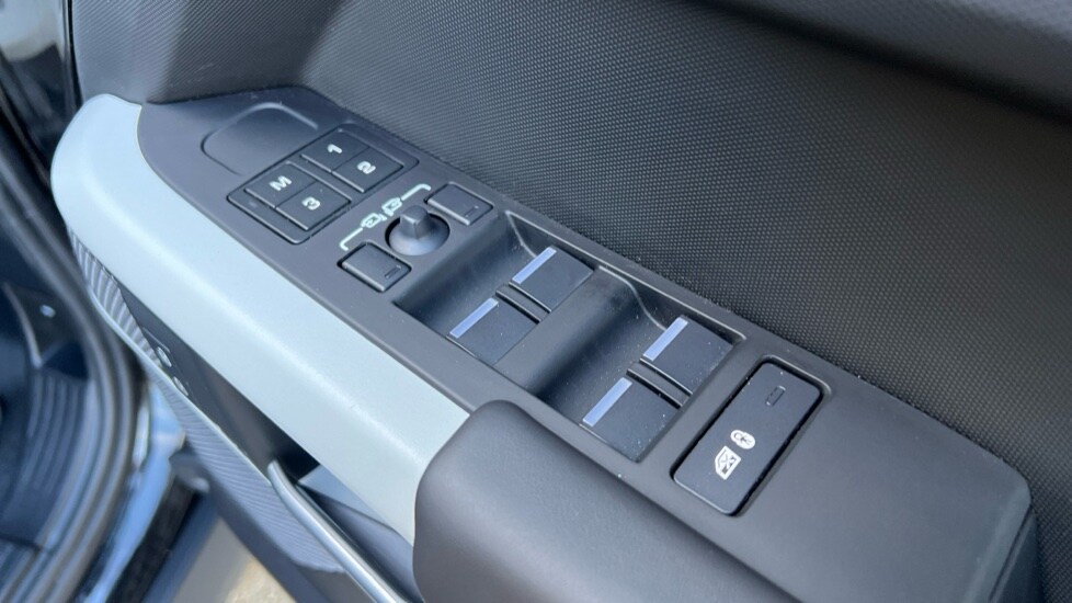Used Land Rover Defender 2024 for sale - 76937533: Photo 35