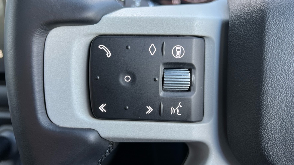 Used Land Rover Defender 2024 for sale - 76937533: Photo 37