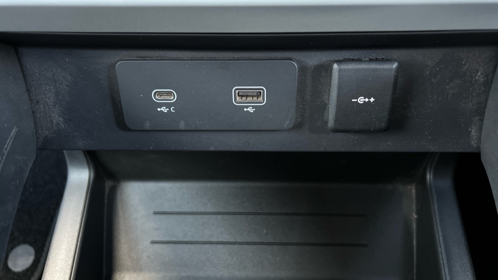 Used Land Rover Defender 2024 for sale - 76937533: Photo 48