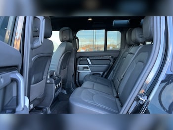 Used Land Rover Defender 2024 for sale - 76937533: Photo