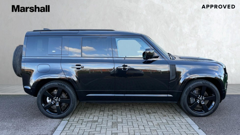 Used Land Rover Defender 2024 for sale - 76937533: Photo 5