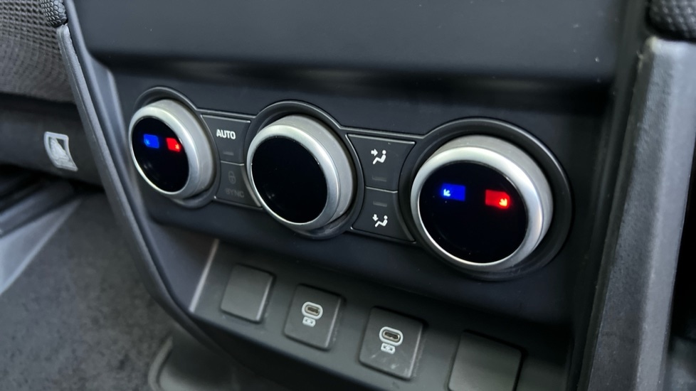 Used Land Rover Defender 2024 for sale - 76937533: Photo 52