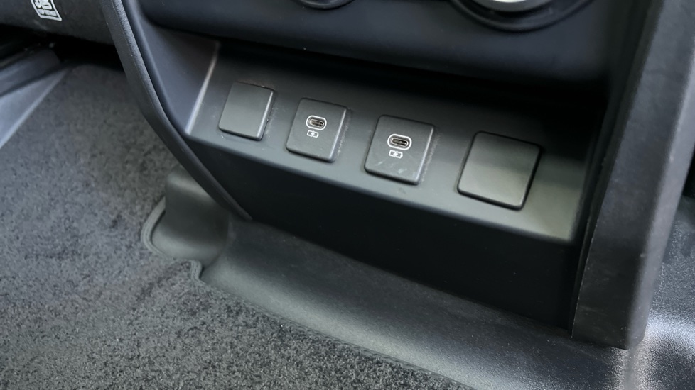 Used Land Rover Defender 2024 for sale - 76937533: Photo 53