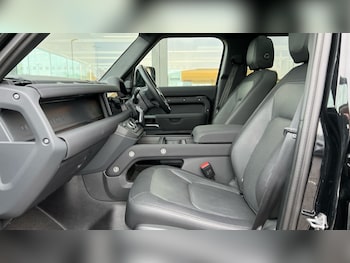 Used Land Rover Defender 2023 for sale - 76901522: Photo