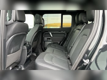 Used Land Rover Defender 2023 for sale - 76901522: Photo